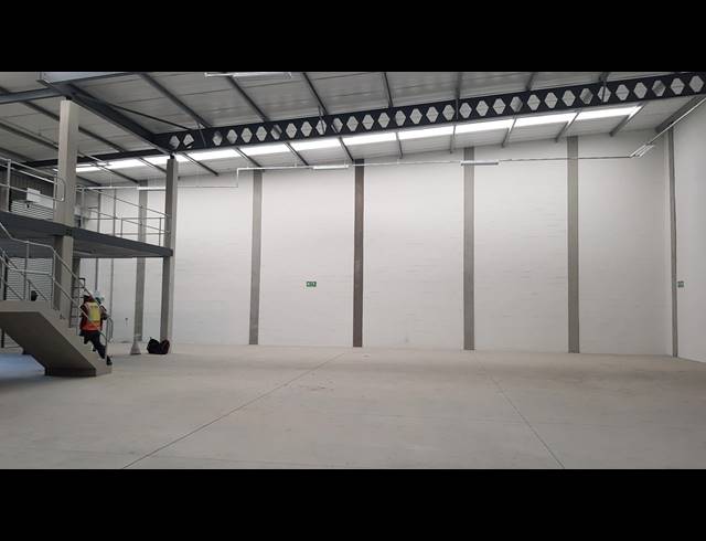 1,006M² FACTORY TO LET IN STIKLAND